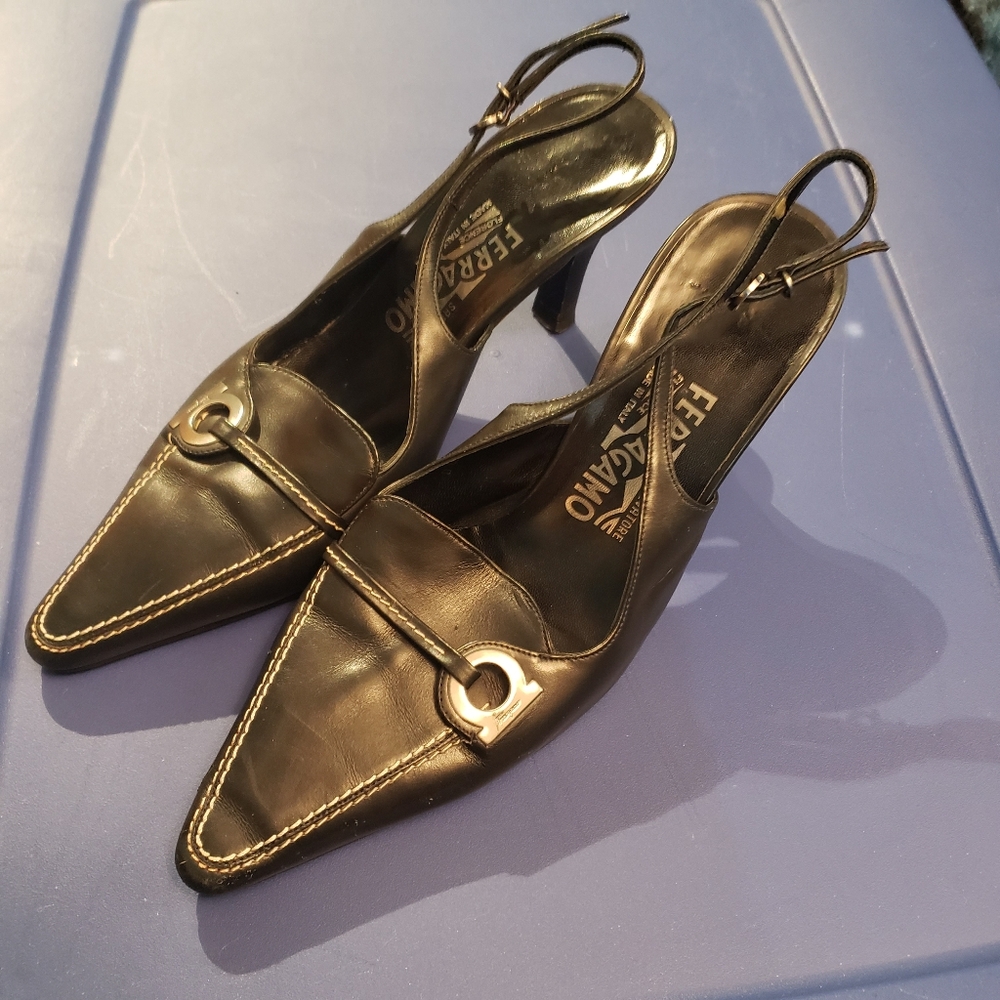 Salvatorre Ferragamo Kitten Heels Pump